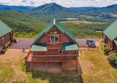 Eagles View cabin with mountain views